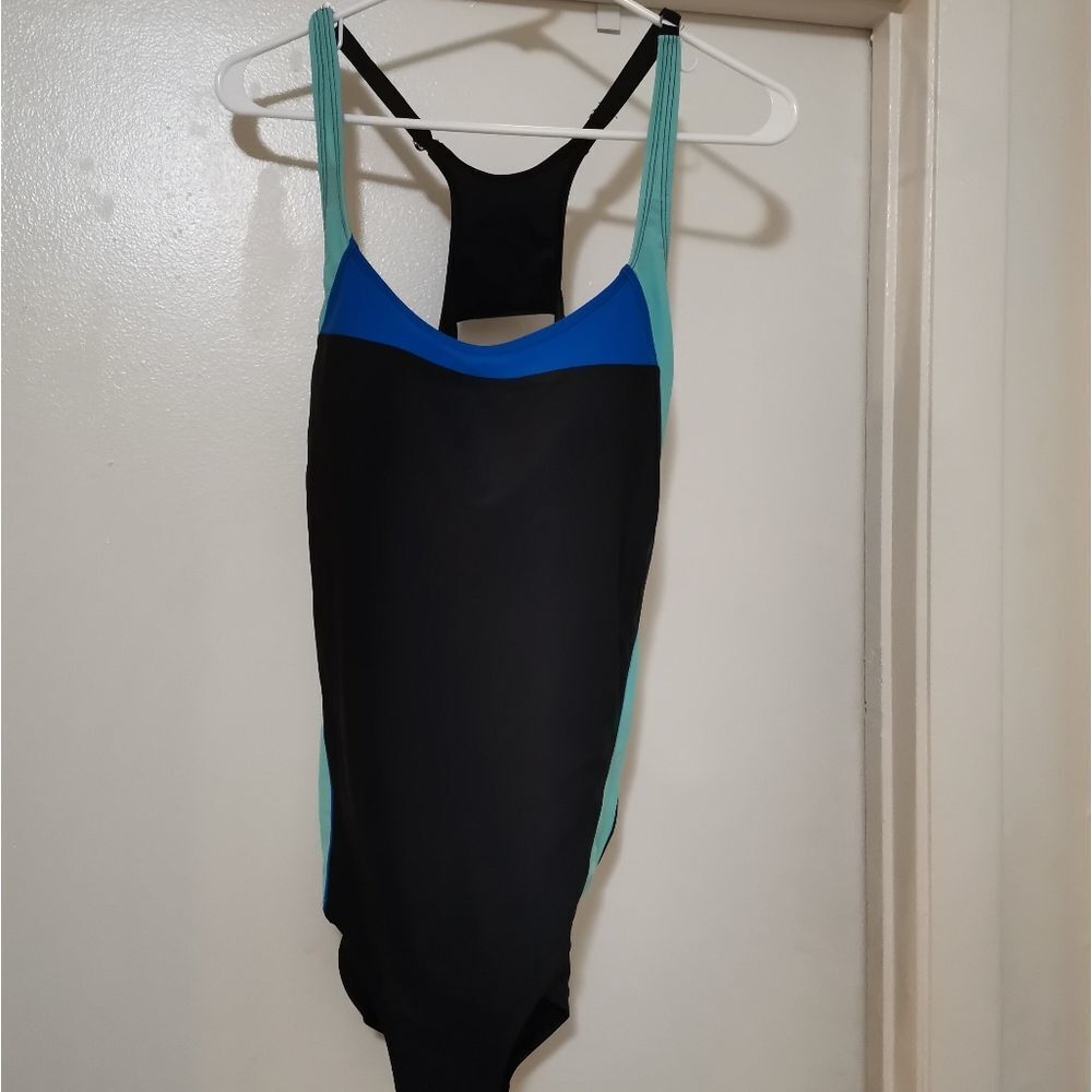 Gloria Vanderbilt Bathing Suit. - Picture 4 of 6